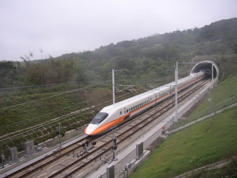 高鐵公司宣布自明（20）日起高鐵苗栗路段，恢復雙線雙向運轉。圖為列車示意圖，非苗栗路段。    圖/高鐵公司提供