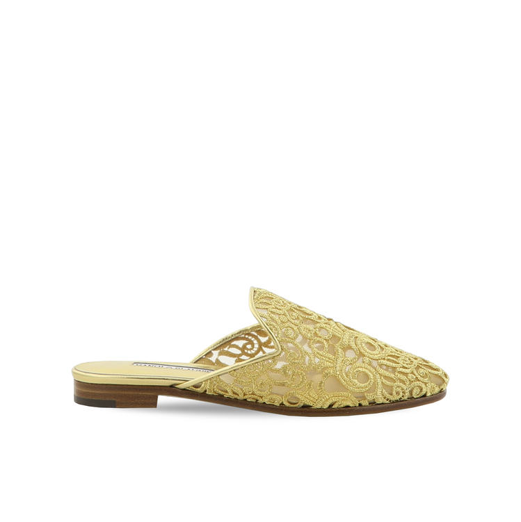 黃金膠囊系列Mariamu金色飾邊平底鞋。圖／Manolo Blahnik提供