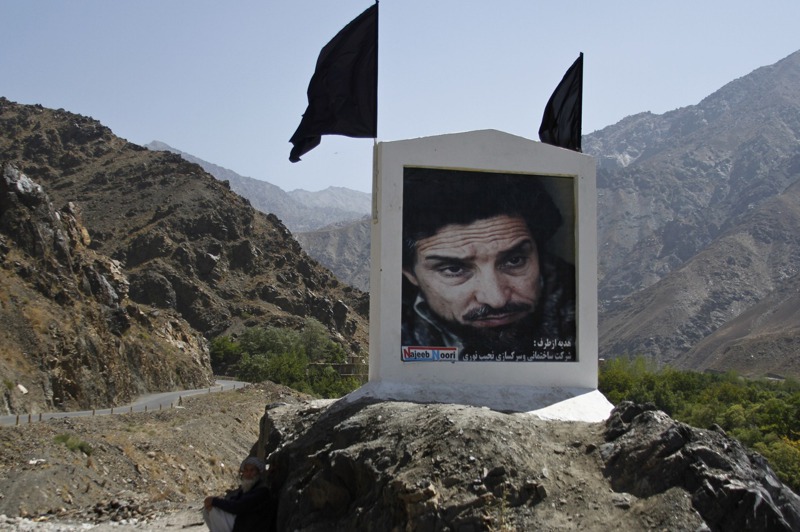 隱藏在興都庫什山中，擁有天然屏障的龐吉夏谷地過去幾十年是阿富汗反抗軍「北方聯盟」的基地，入口處有一幅「北方聯盟」創始人馬蘇德的巨大肖像。路透