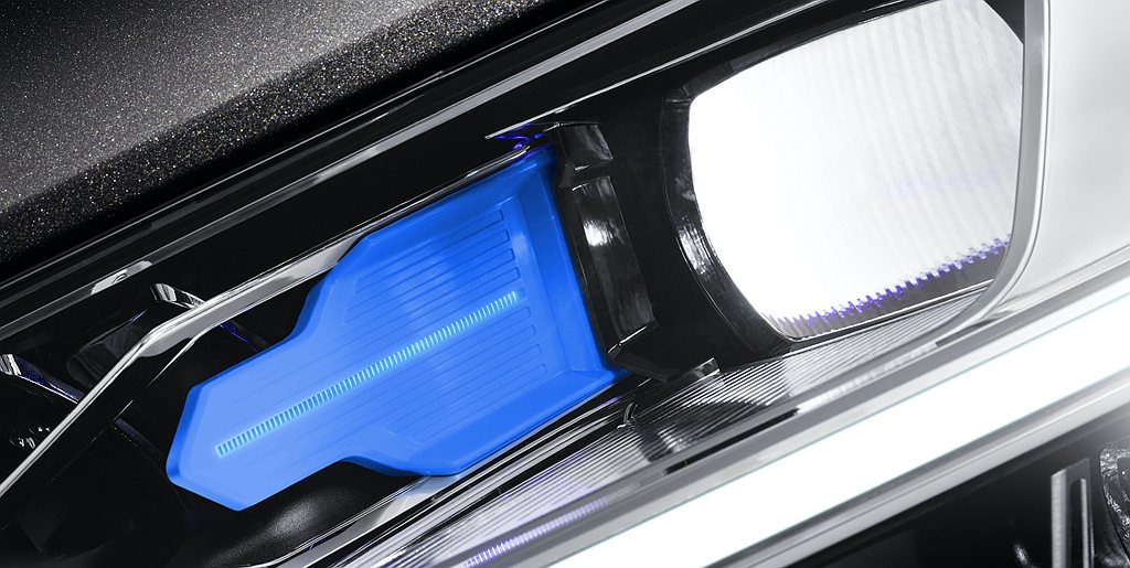 Audi RS e-tron GT搭載智慧雷射遠光燈，其亮度是LED遠光燈的三倍...