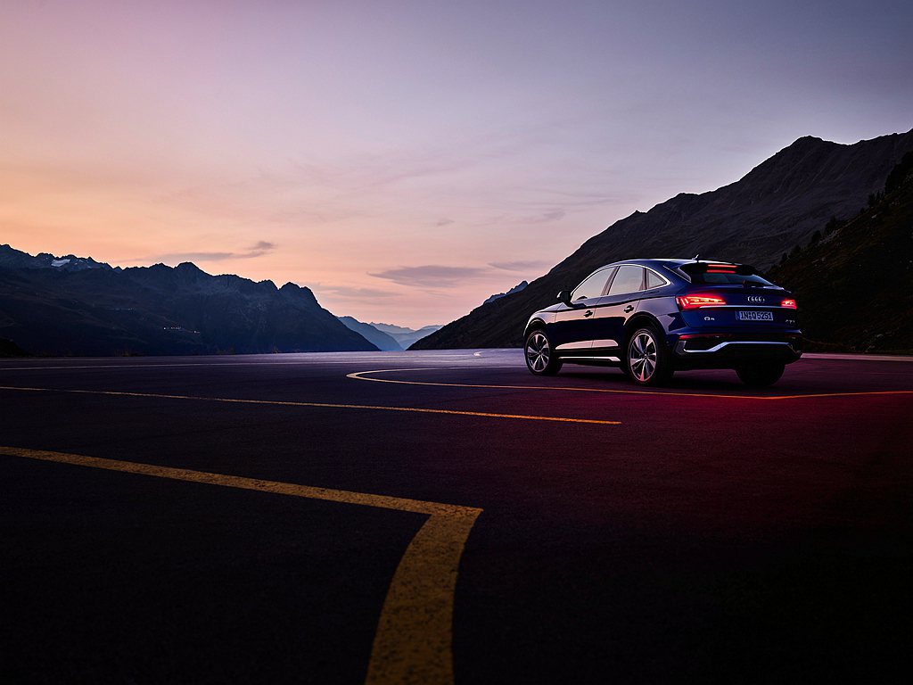 全新Audi Q5 Sportback可選配Digital OLED燈光科技，不...