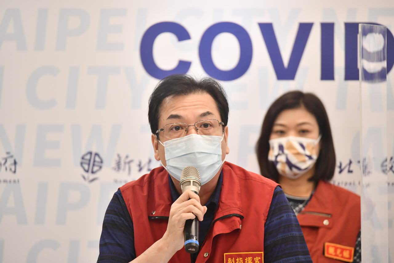 新北副市長劉和然呼籲中央，讓20歲到35歲的人能有其他疫苗能選擇。圖／新北新聞局提供