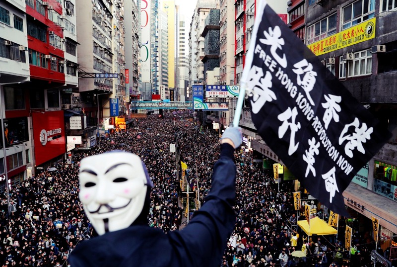 每年都舉辦「七一大遊行」的香港最大民主平台「民陣」，8月15日宣布解散，圖為香港民陣2019年舉辦的國際人權日大遊行。路透