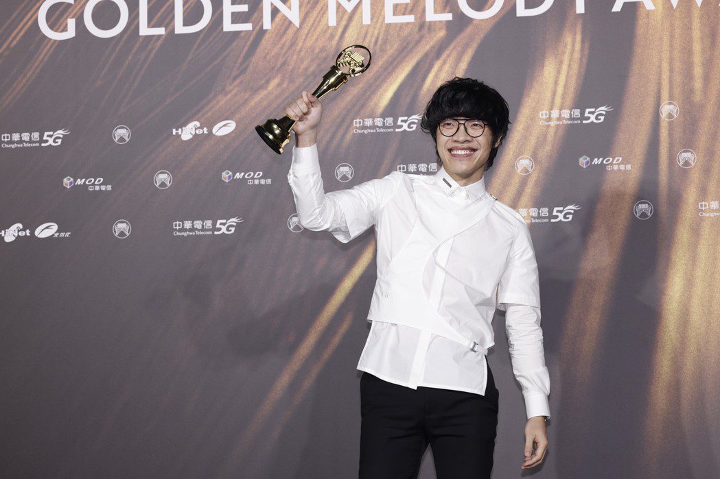 盧廣仲以「刻在我心底的名字」一曲接連拿下金馬獎最佳原創電影歌曲、金曲獎年度歌曲。