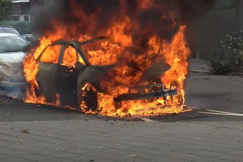 荷蘭一輛Volkswagen ID.3電動車不明原因起火燃燒？！