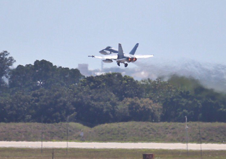 網傳美軍2架F-18戰機飛越台北，空軍司令部今(23)日鄭重駁斥，此為假訊息，籲請外界切勿訛傳，誤導視聽。 本報資料照