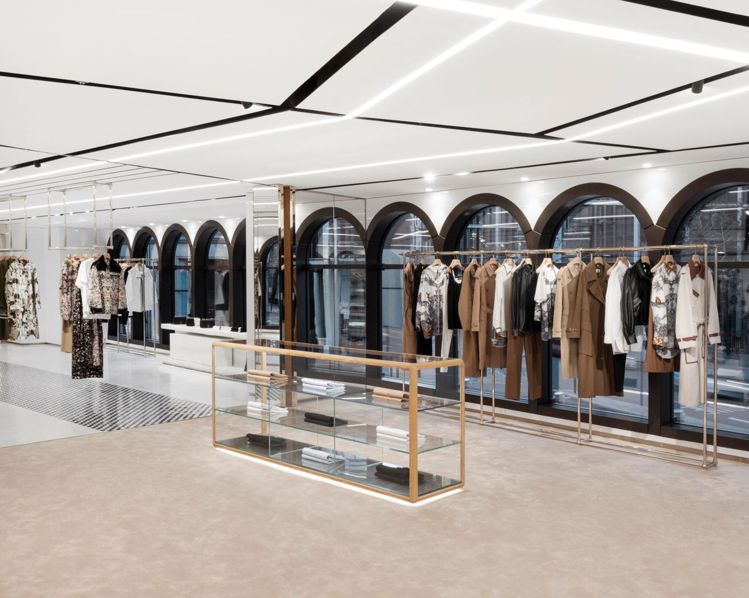 BURBERRY倫敦斯隆街一號新開幕的旗艦店是第一間採用品牌嶄新全球設計理念打造而成的旗艦店。圖／BURBERRY提供