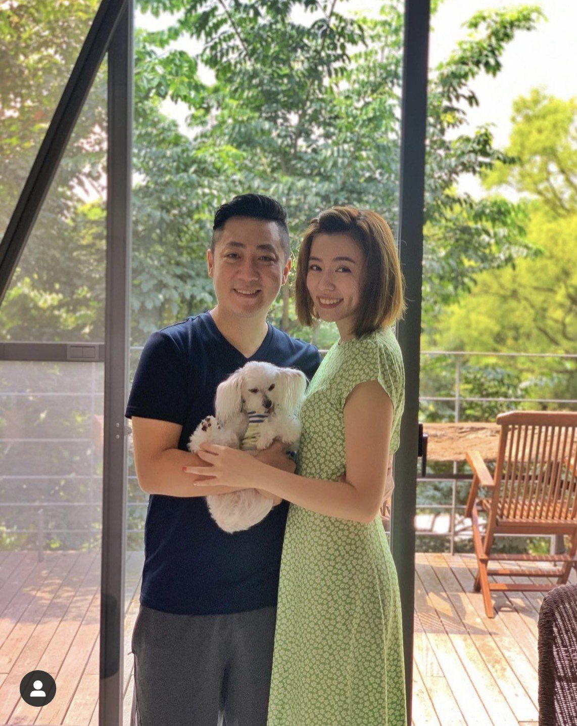 王瞳、艾成帶著愛犬哈嚕一起去度假，慶祝相戀10周年。圖／摘自IG