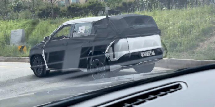 圖為可能是Kia EV4的偽裝測試車。 摘自Korean Car Blog