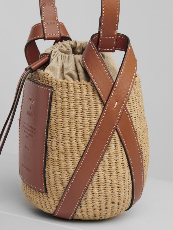Chloé的Basket系列提籃束口袋，來自對環境友善的製程、肯亞當地的傳統編織...