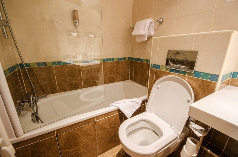 一名網友表示，最近家裡在裝修，水電師傅建議其中一間衛浴裝浴缸，讓原PO忍不住上網求助。圖／ingimage