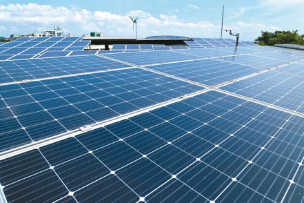 能源局統計，在積極推動再生能源政策下，自2017年起再生能源裝置容量皆呈雙位數成長，去年底累計已達11.6GW；受惠太陽光電設置增加，今年1月底再增至11.7GW。（本報系資料庫）