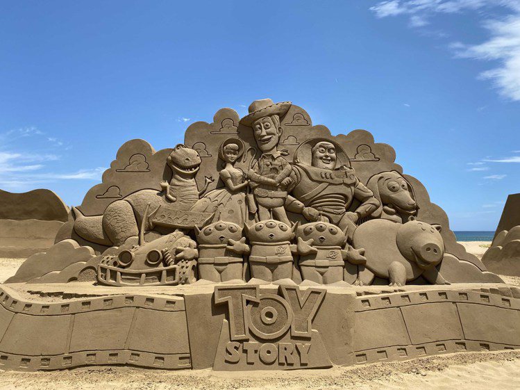 2021福隆沙雕季將推出多達18座皮克斯電影沙雕作品。圖／福容大飯店福隆提供