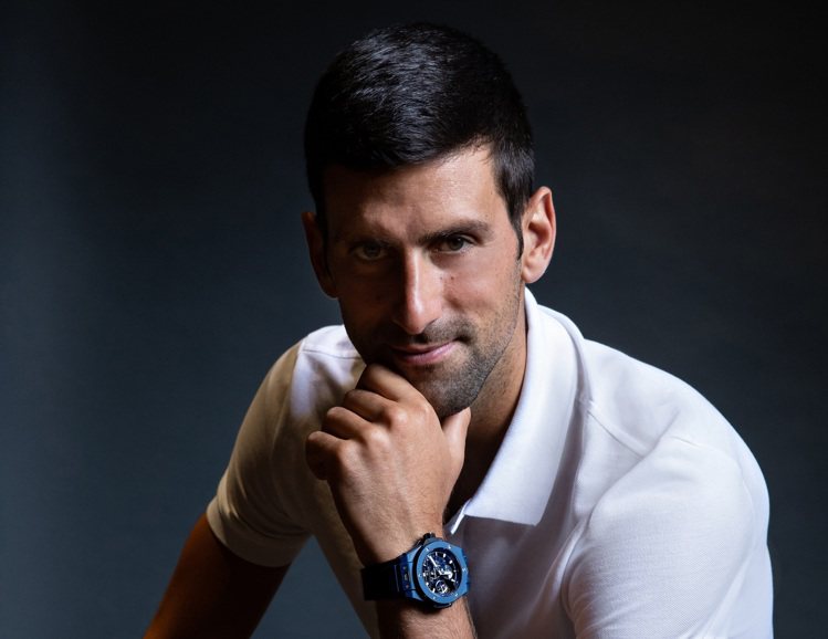 網壇球王喬科維奇成為宇舶表品牌大使，配戴Big Bang Meca 10藍陶瓷腕表，68萬4,000元。圖／宇舶表提供