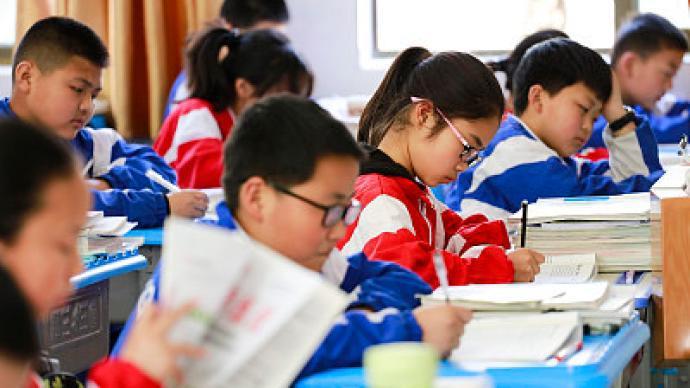 大陸教育部發布，小學一二年級不進行紙筆考試。澎湃新聞