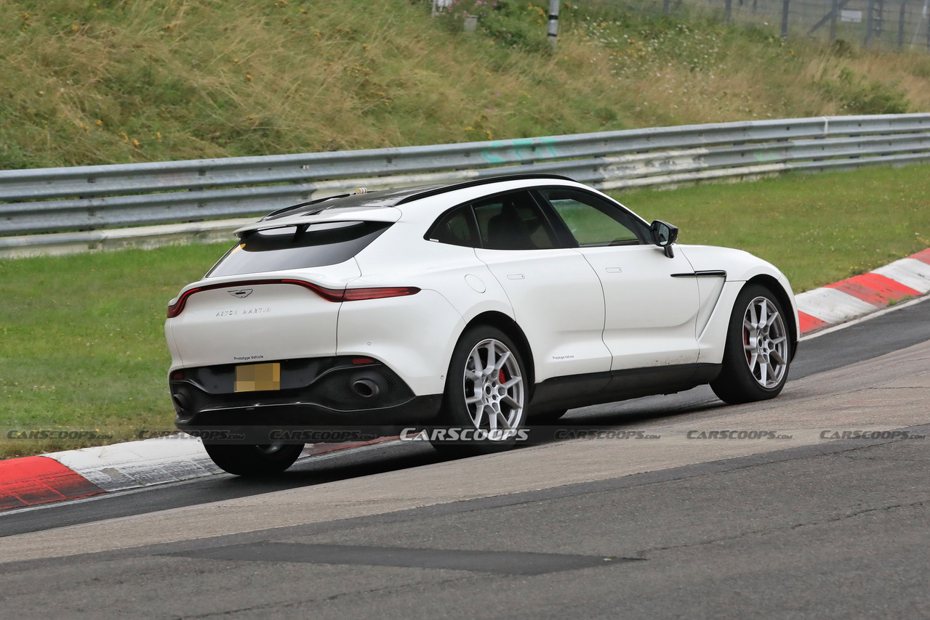 全新Aston Martin DBX Hybrid現正測試中。 摘自Carscoops