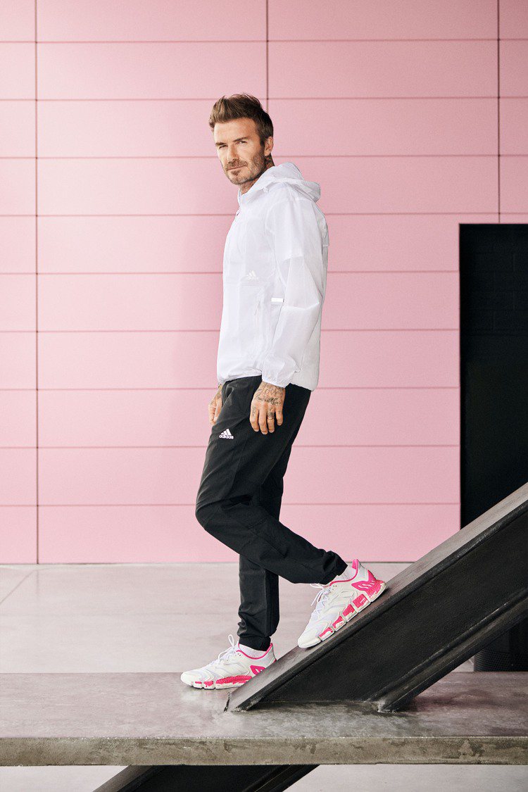 adidas再度攜手代言人大衛貝克漢推出以「邁阿密國際」隊徽為設計靈感的聯名系列...