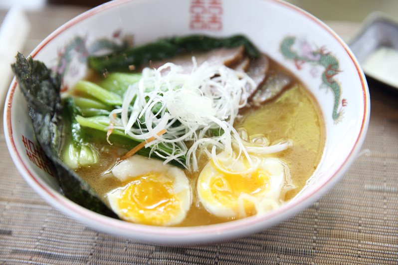 一名網友好奇發文詢問，為什麼日本食物看起來都特別好吃？引發熱烈討論。圖／ingimage