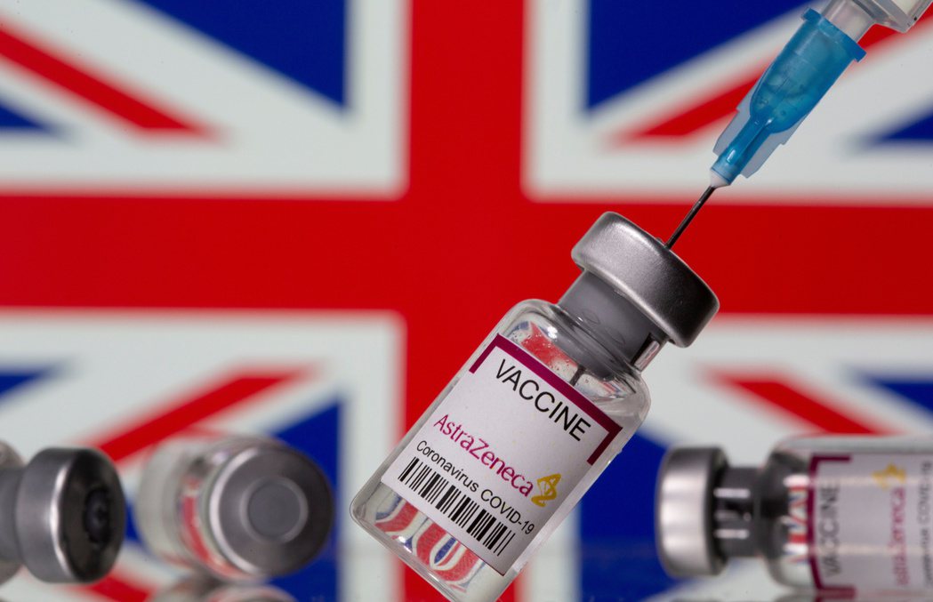 英國近日爭論是否為12到15歲青少年施打新冠疫苗。路透