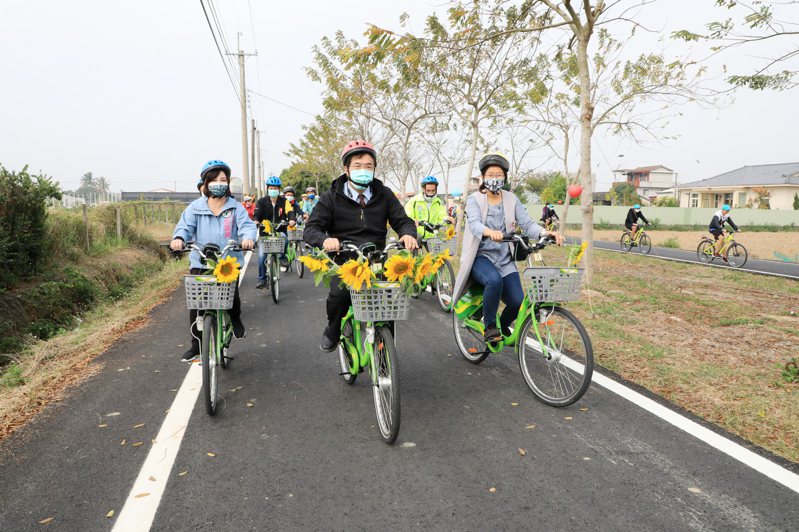 黃偉哲歡迎民眾多利用T-bike深入臺南大街小巷，探索臺南自然及人文之美。