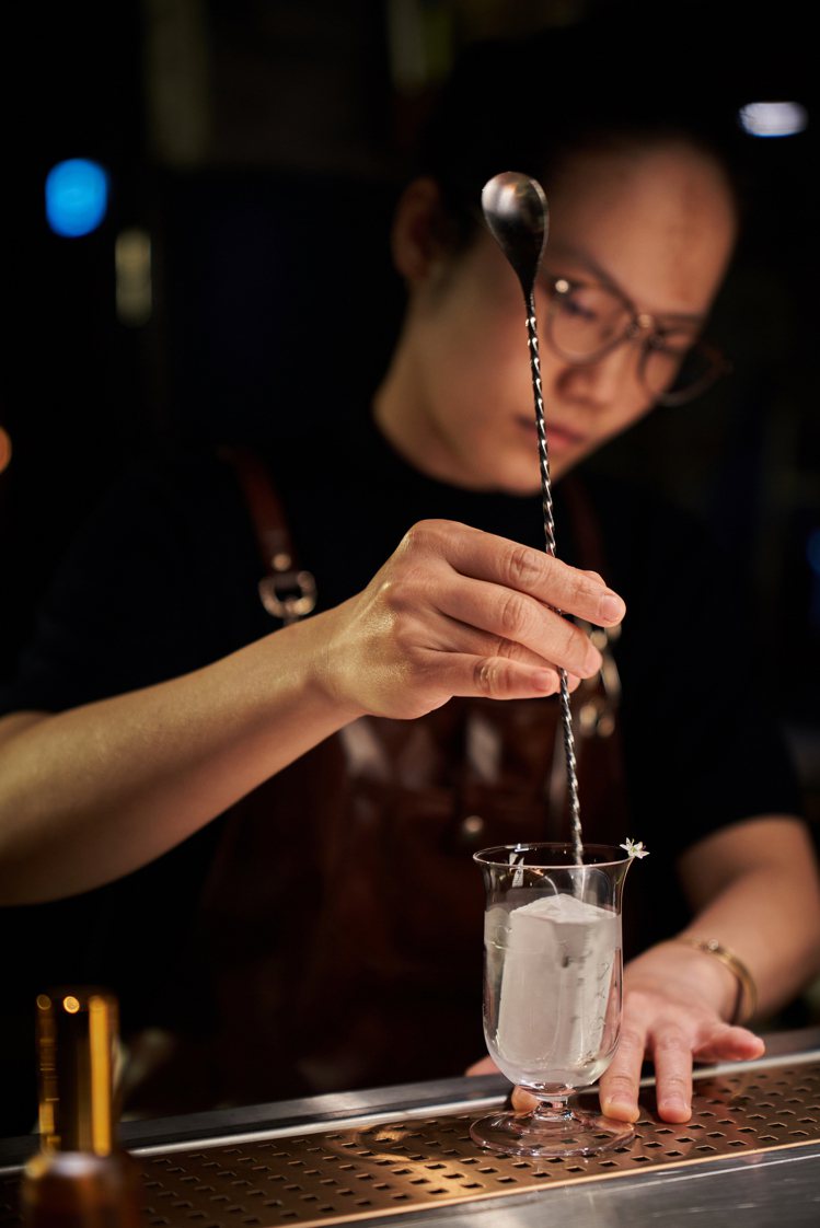 本次擔任職人的調酒師劉欣蓓，曾獲2021年World Class調酒大賽雙項第一與Top 5，並創立unDer lab。圖 / unDer lab提供