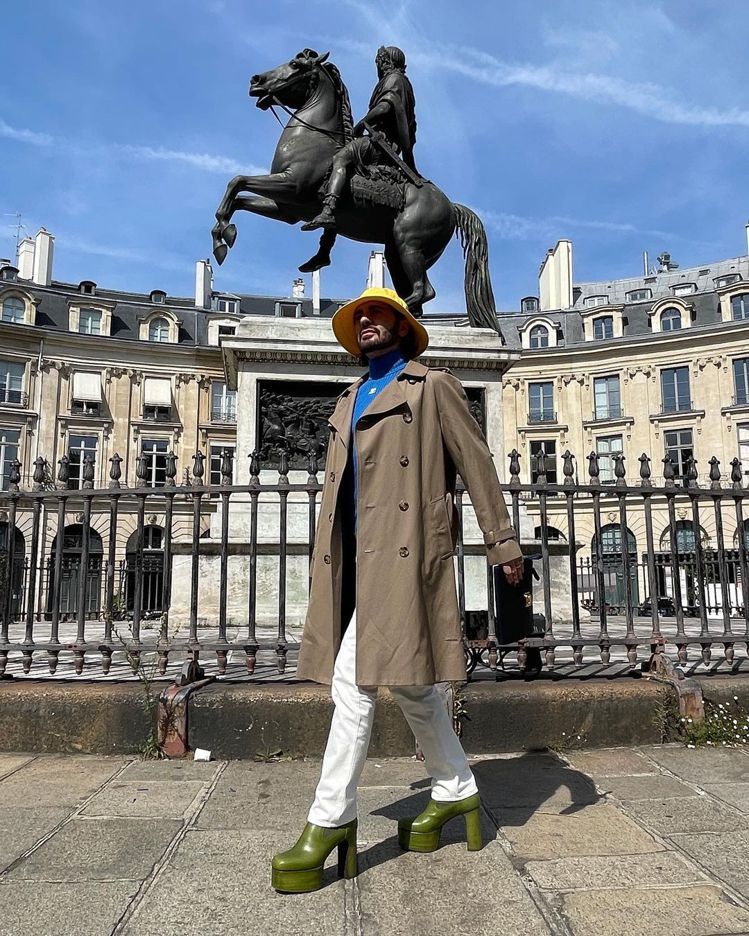 Marc Jacobs搭配Rick Owens的厚底靴，在巴黎街頭留影。圖／取自IG @themarcjacobs