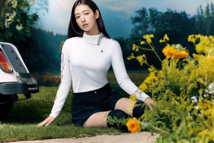 朴信惠為時尚品牌拍攝高爾夫球裝形象廣告。圖／摘自instagram