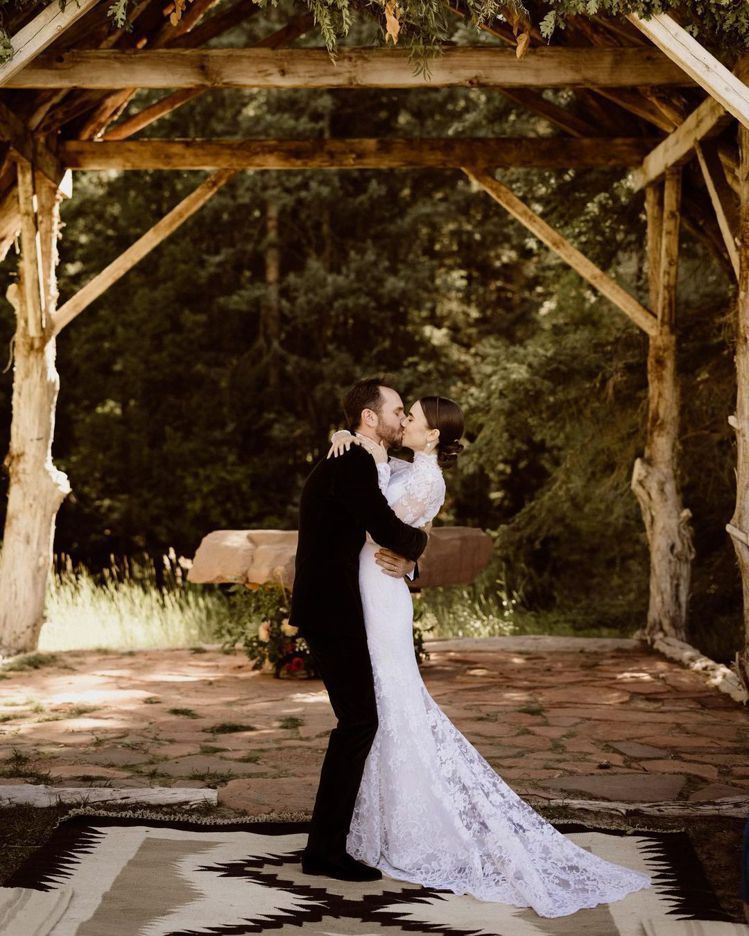莉莉柯林斯結婚了！ 圖／擷自莉莉柯林斯Instagram
