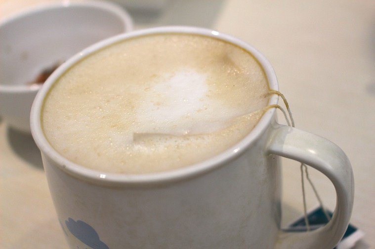 日本醫界發現，照超音波前喝奶茶，有助早期檢查出胰臟癌。本報資料照片