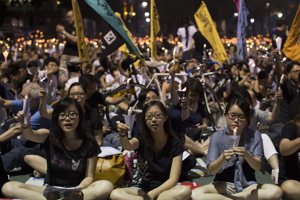「香港市民支援愛國民主運動聯合會」每年「六四」都會在香港維多利亞公園，舉辦追悼六四死難者燭光晚會。歐新社