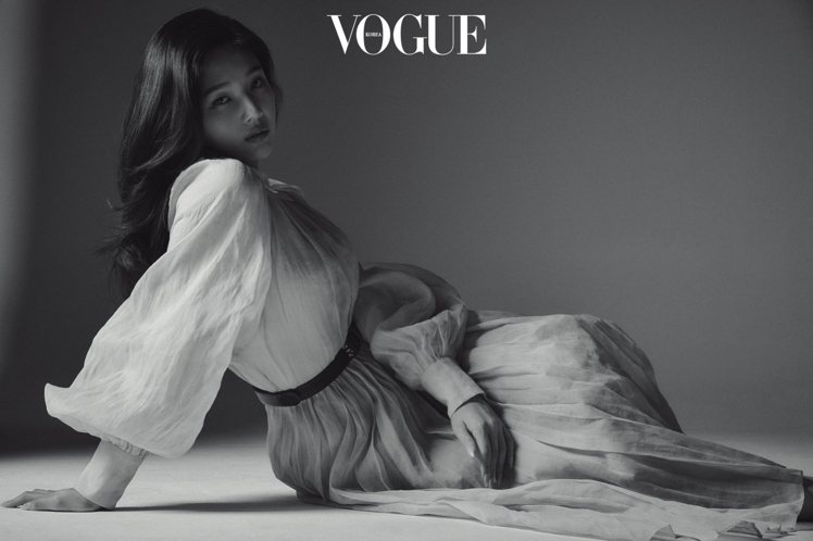 Red Velet Joy登上時尚雜誌。圖／摘自韓國Vogue官網