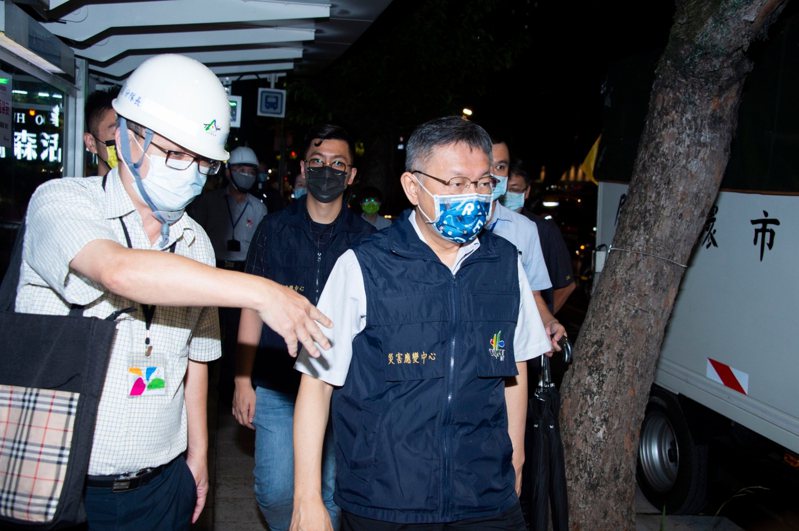 台北市長柯文哲晚間視察璨樹颱風防災害應變工作準備。 圖／北市府提供