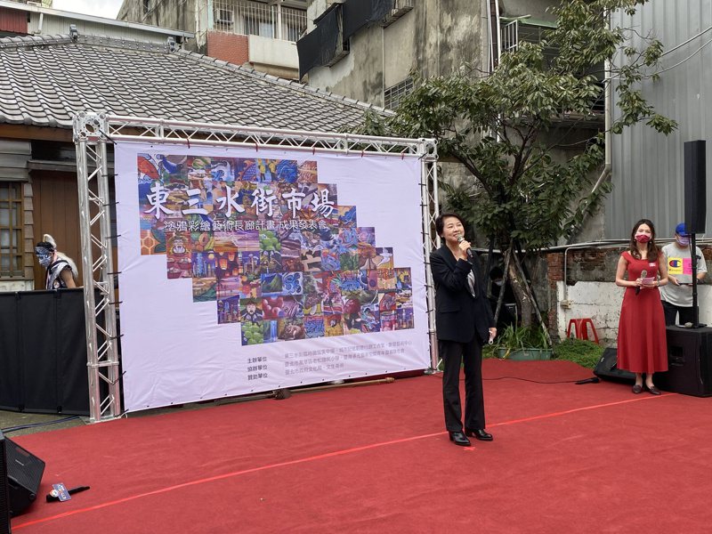 台北市副市長黃珊珊表示，萬華從四個月前到現在恍如隔世，謝謝五位很棒藝術家，這是非常靠技術呈現的作畫方式。記者潘才鉉／攝影