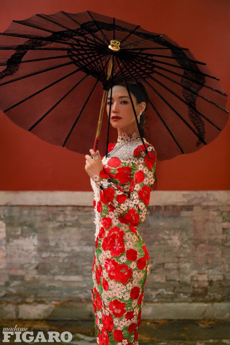 舒淇登上中國時尚雜誌。圖／摘自微博