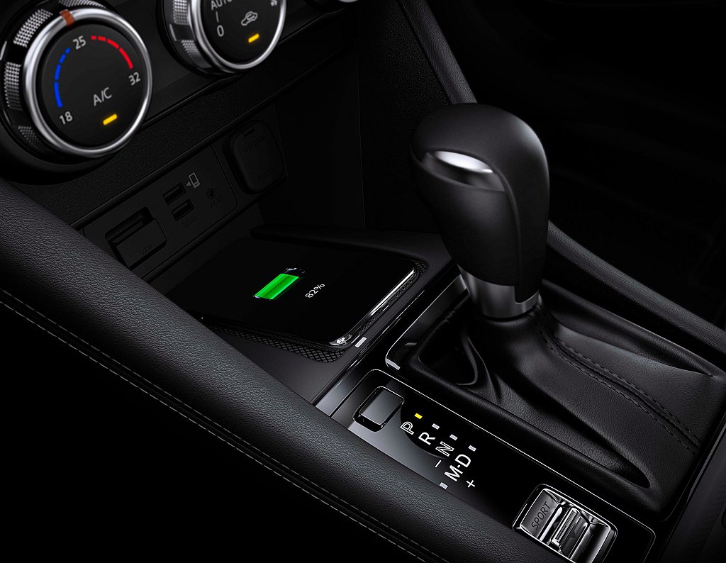 2022年式Mazda CX-3導入無線充電裝置與無線Apple CarPlay...