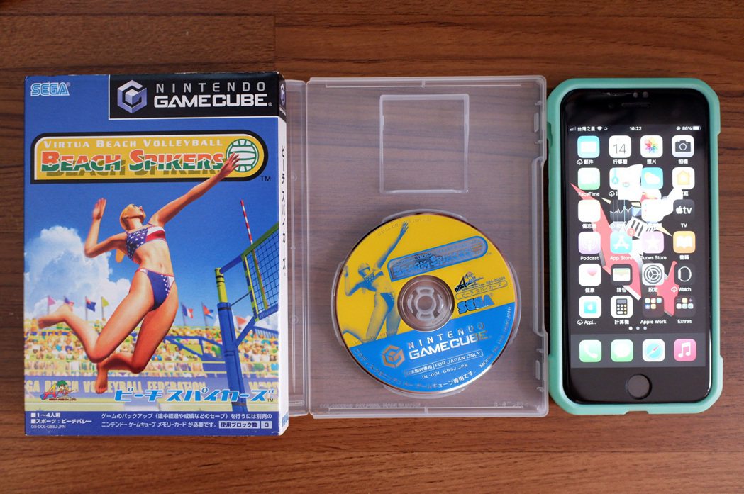 GameCube 的遊戲包裝比起任天堂過去來說，相對的小了許多（歐美版的包裝比較...