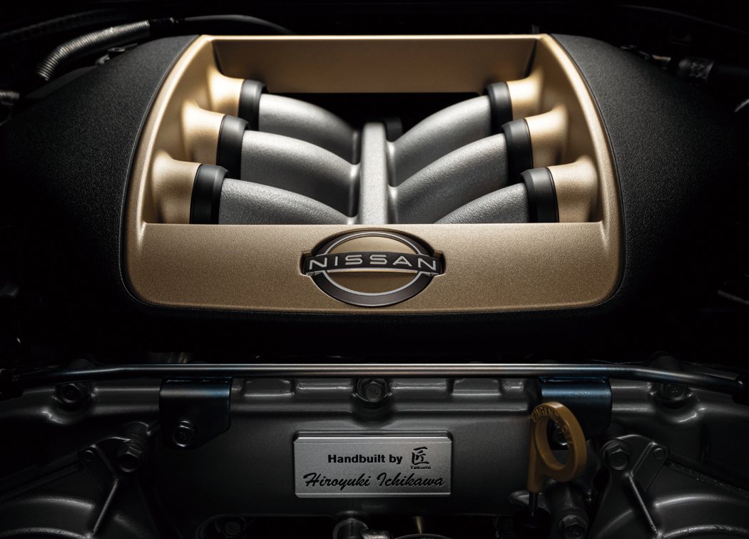 T-spec金色飾蓋的VR38DET引擎。 摘自Nissan