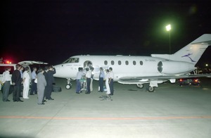 兩岸首例緊急醫療直航包機2006年9月14日由廣州白雲機場直飛台灣桃園機場。圖／聯合報系資料照片