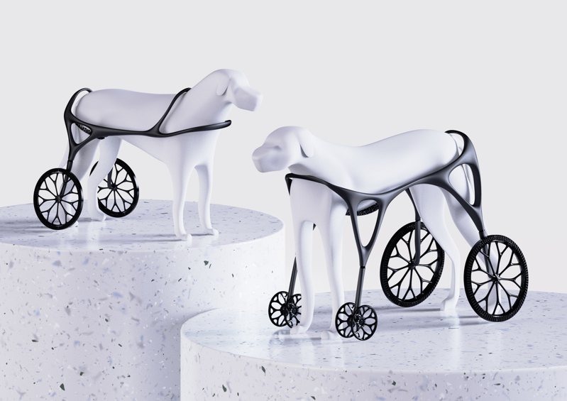 3D列印狗輪椅是由台科大設計系蔡明儒設計，透過3D列印打造一款更清亮、更有設計感且更環保的狗輪椅。圖／台灣科技大學提供