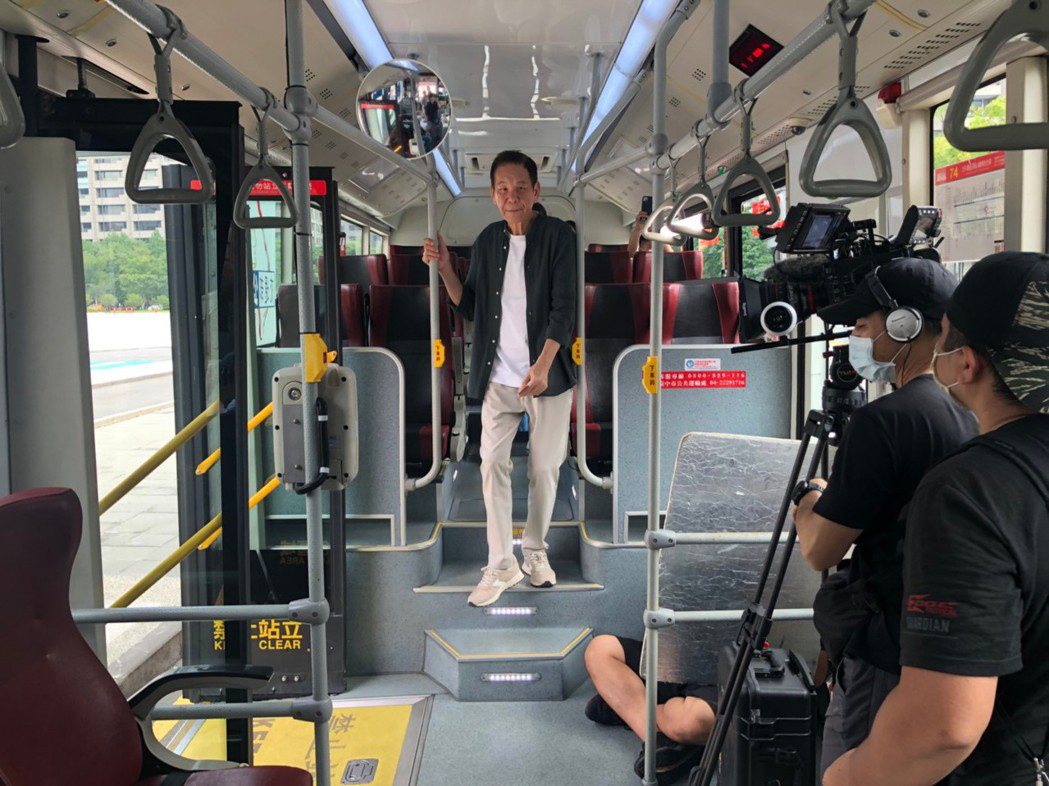 龍劭華在8月30日到台中拍攝公益短片，短短一天過程，實地體驗台中捷運、公車、計程