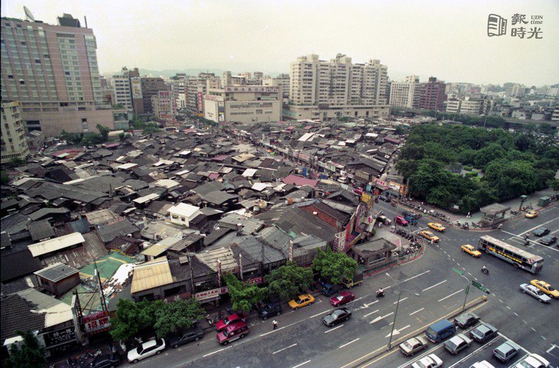 第14、15號公園預定地街景。日期：1992/7/22．攝影：胡國威．來源：聯合報