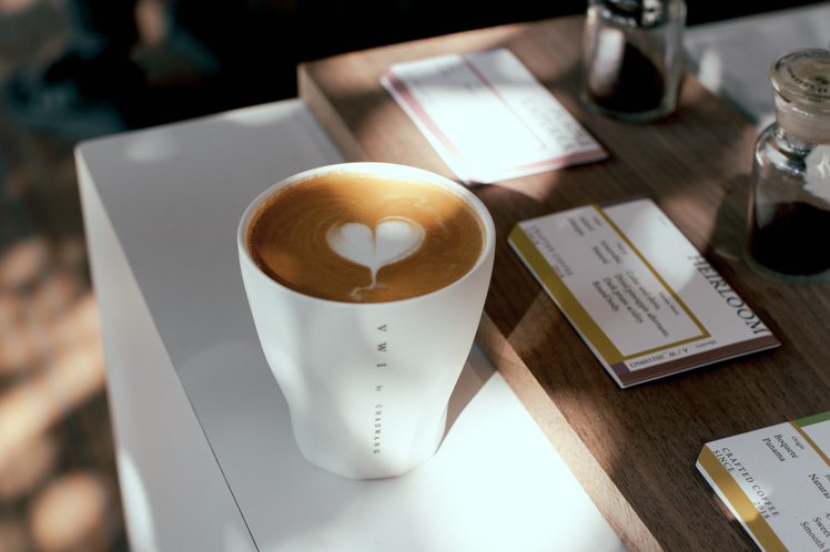 透過VWI by CHADWANG品牌，主理人王策積極分享精品咖啡美學。圖／VW...