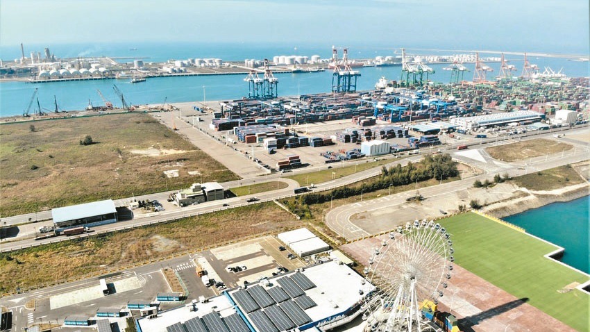 身為台灣第二大港口的台中港特區，在海運吞吐量激增下，區域商圈發展快速，也帶動房市前景看俏。業者／提供