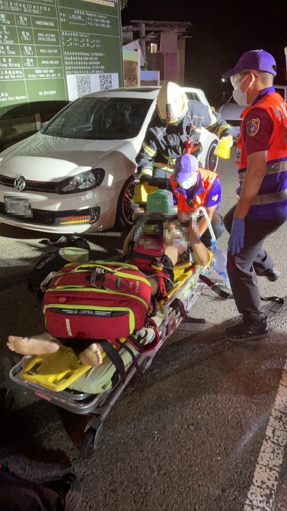 桃園市觀音區今凌晨發生重大車禍，2名男子緊急送醫仍不治。記者陳俊智／翻攝
