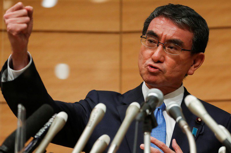 日本新冠疫苗接種推進大臣河野太郎，是自民黨黨魁選舉4位候選人中呼聲最高者。路透