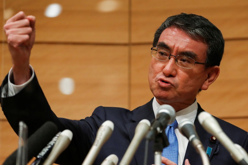 日本新冠疫苗接種推進大臣河野太郎，是自民黨黨魁選舉4位候選人中呼聲最高者。路透