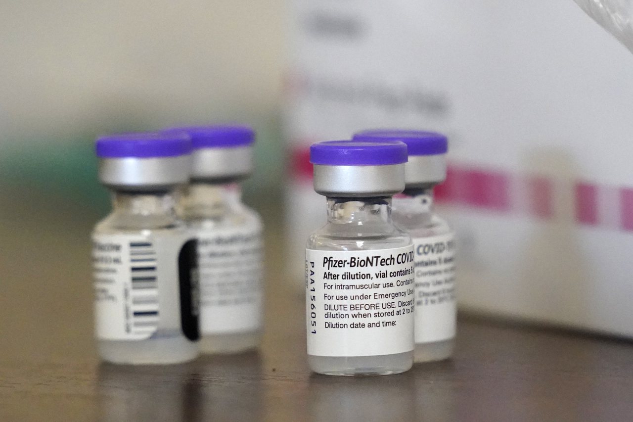 永齡基金會今表示，首批客製標籤BNT疫苗在歐洲已可起運，但由於本周盧森堡航空滿載，正協調其他航空公司，確認班機後另行通知。。圖／美聯社