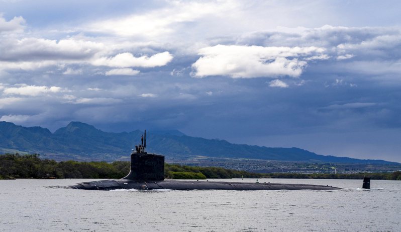 美国海军密苏里号核潜艇1日离开夏威夷珍珠港-希卡姆联合基地。（美联社）(photo:UDN)