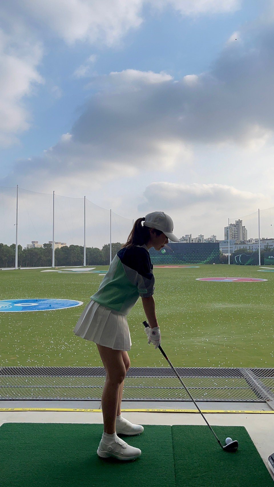 吳申梅近期開始學習打高爾夫球。圖／音圓唱片提供