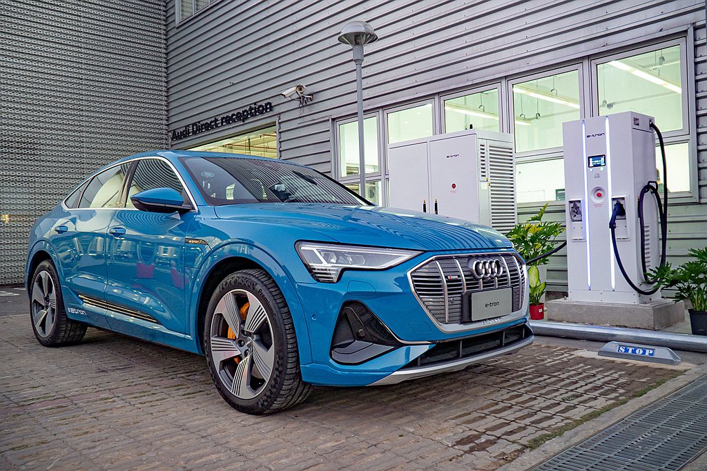 針對高效充電方面，台灣奧迪亦持續佈建Audi極速充電站，新增桃園及台南展示中心雙...